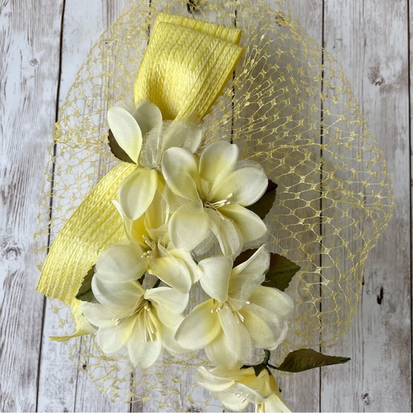 Vintage Accessories - Vintage Fascinator Hat/Netted Hat Veil Yellow Lilies Bow Harriman San Francisco